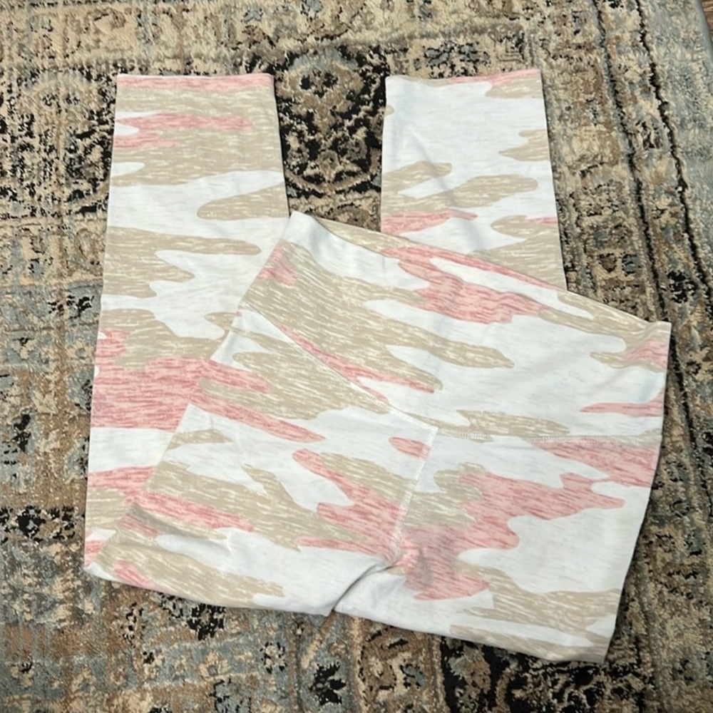 Old Navy Camouflage Print Leggings